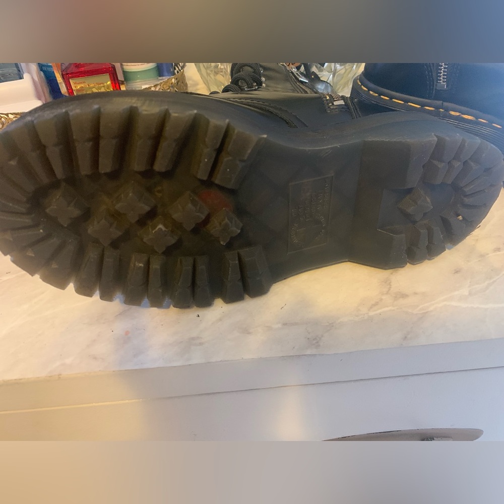 Dr Martens Hello Kitty size 7 - Picture 11 of 11